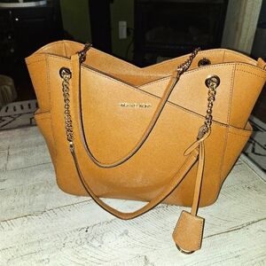 Michael Kors Jet Set Large Saffino Leather